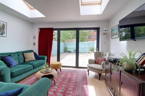 72 Boakes Drive, Stonehouse, GL10 3QW