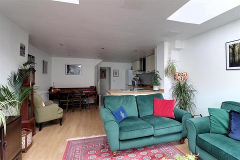 72 Boakes Drive, Stonehouse, GL10 3QW