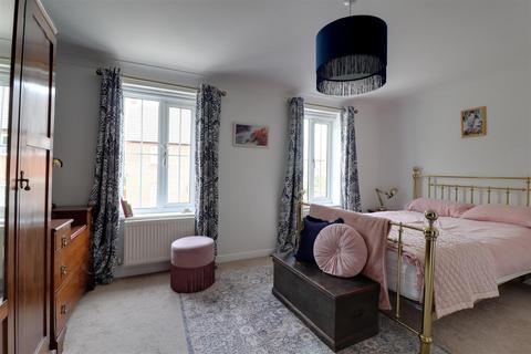 72 Boakes Drive, Stonehouse, GL10 3QW