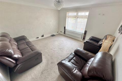 33 Denham Close, Luton, LU3 3TS