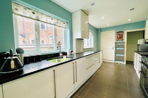 3 bedroom terraced house for sale, Manchester Road, West Timperley, Altrincham