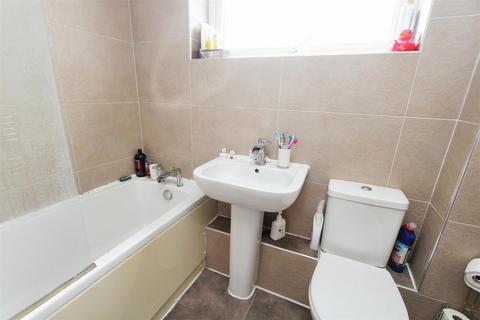 3 bedroom terraced house for sale, Meresborough Road, Rainham