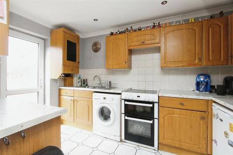 3 bedroom terraced house for sale, Meresborough Road, Rainham