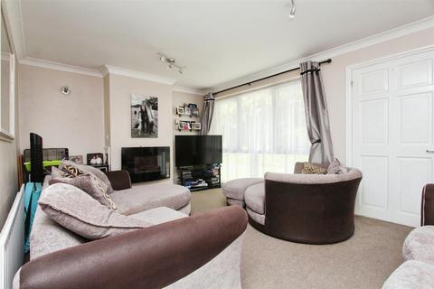 3 bedroom terraced house for sale, Meresborough Road, Rainham