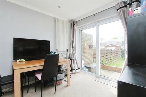 3 bedroom terraced house for sale, Meresborough Road, Rainham