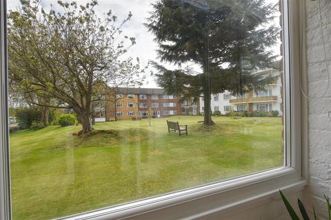 2 bedroom flat for sale, Birkdale, Bexhill-On-Sea