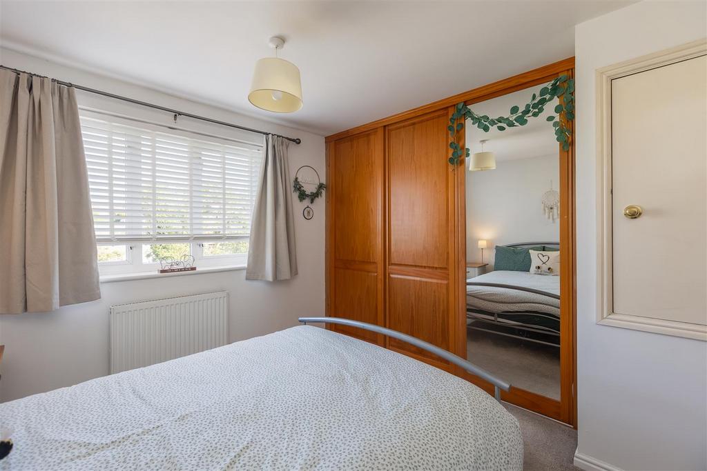 Hudson Close 22 Bedroom 1-2.jpg