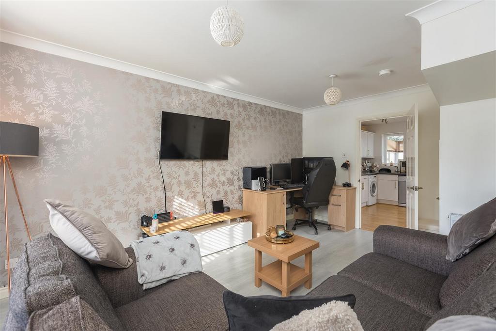 Hudson Close 22 Sitting Room-2.jpg