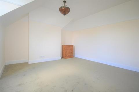 2 bedroom flat to rent, Wickham Avenue, Bexhill-On-Sea TN39