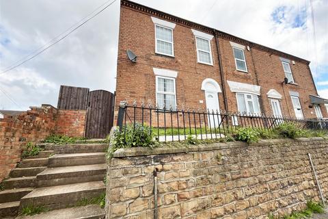 3 bedroom end of terrace house to rent, Carlton Hill, Nottingham NG4