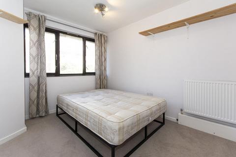 4 bedroom maisonette to rent, Maysoule Road, Clapham Junction SW11