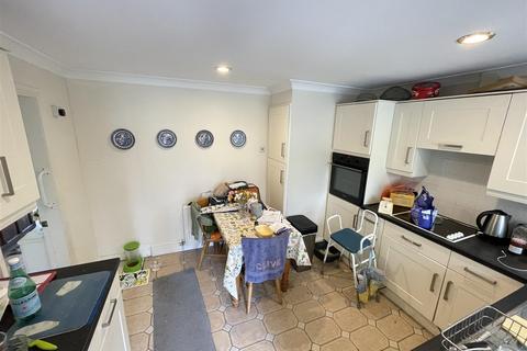 1 Dalesway, Wirral, CH60 4RU