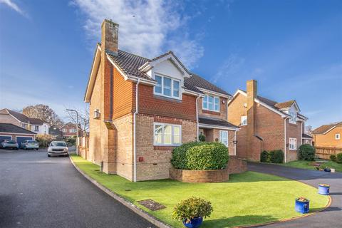 4 bedroom detached house for sale, The Nightingales, Uckfield, TN22 5ND