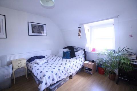 1 bedroom apartment to rent, Bethnal Green Road, London