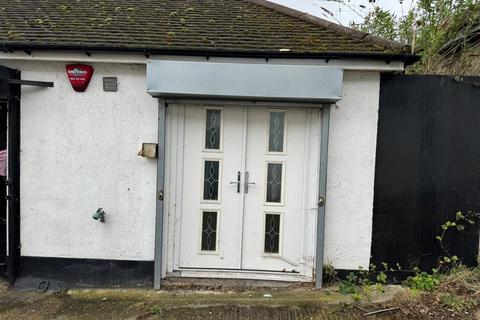 Garage to rent, Harold Court Road, Romford