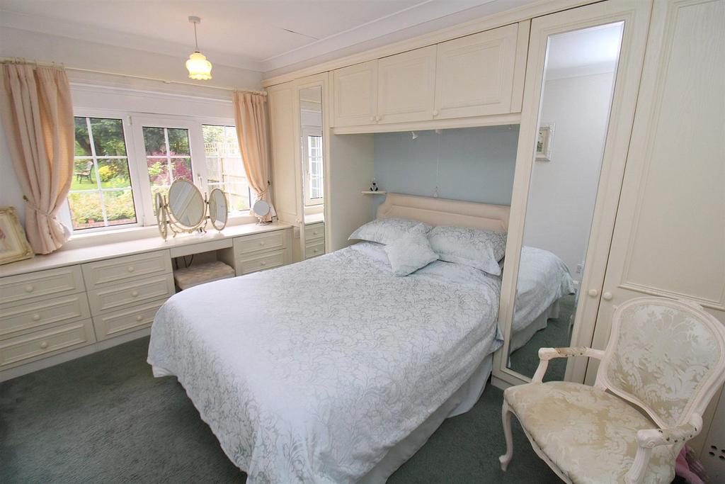 Bedroom-001.JPG