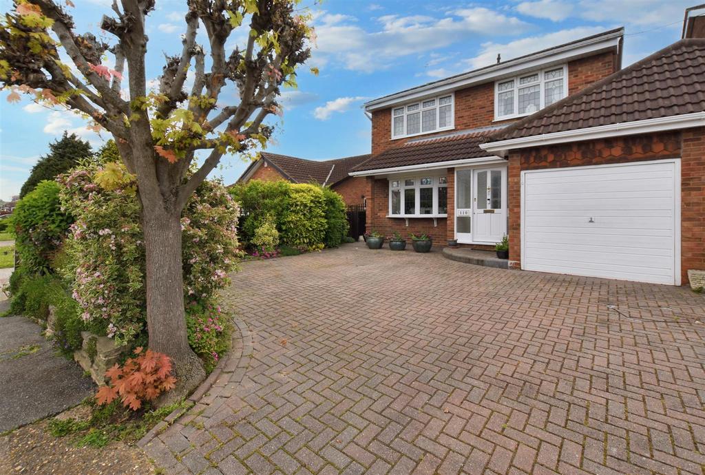 Church Parade, Canvey Island SS8 4 bed detached house for sale £425,000