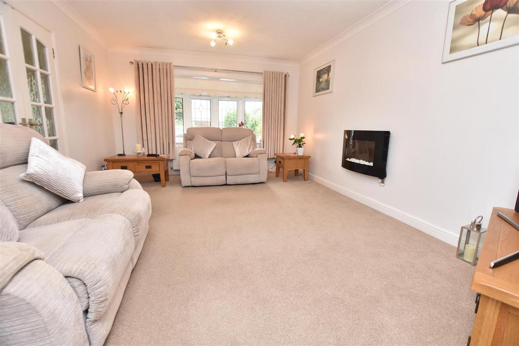 Church Parade, Canvey Island SS8 4 bed detached house for sale £425,000