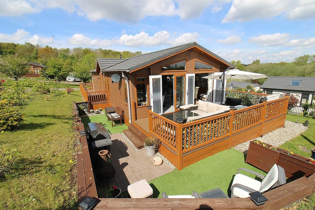 Warren Estate Lodges, Woodham Walter, Maldon 2 bed park home for sale £249,950