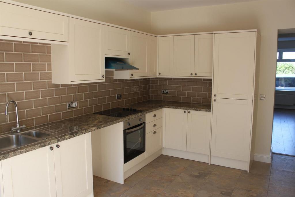 11 Tonyrefail Road, Pontypridd, Mid... 3 bed terraced house to rent £995 pcm (£230 pw)