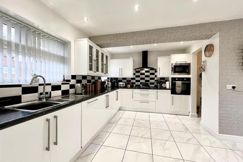 6 Barn Close, Cradley Heath, B64 7NQ