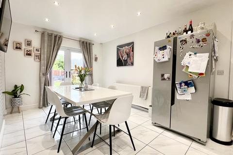 6 Barn Close, Cradley Heath, B64 7NQ