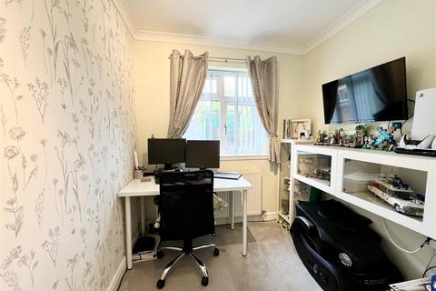 6 Barn Close, Cradley Heath, B64 7NQ
