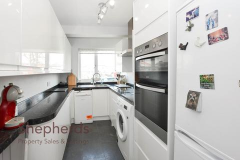 6 Carleton Road, Cheshunt, Waltham Cross, EN8 0BB