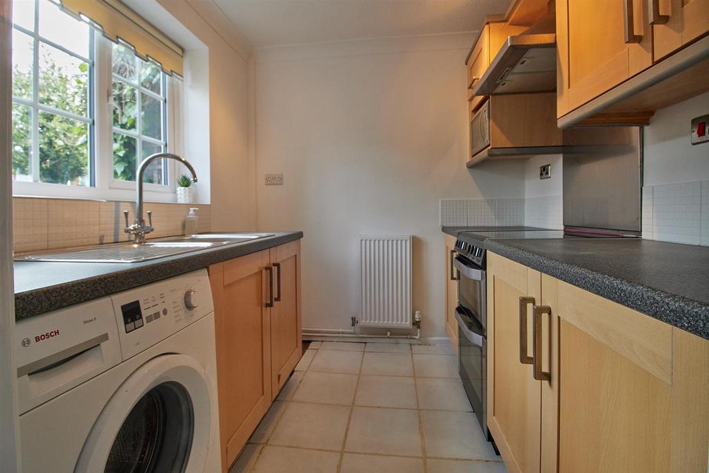 Fitted kitchen to front