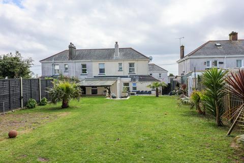 3 Central Avenue, St Austell, PL25 4JG