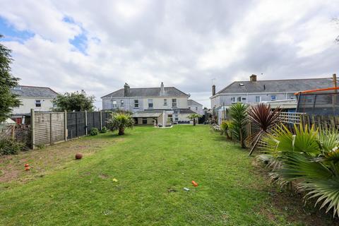3 Central Avenue, St Austell, PL25 4JG