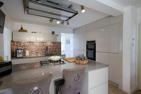 3 Central Avenue, St Austell, PL25 4JG