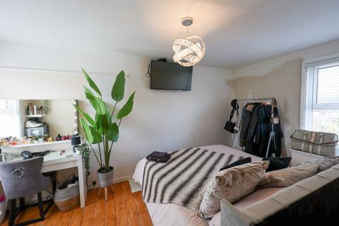 3 Central Avenue, St Austell, PL25 4JG