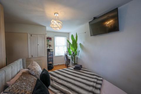 3 Central Avenue, St Austell, PL25 4JG