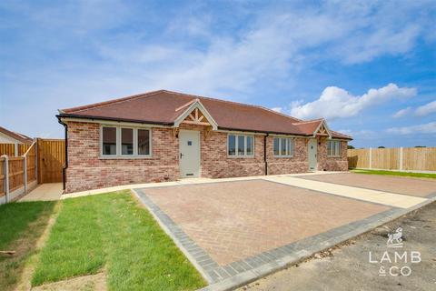 2 bedroom semi-detached bungalow for sale, Madeleine Gardens, Great Holland CO13