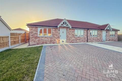 2 bedroom semi-detached bungalow for sale, Madeleine Gardens, Great Holland CO13