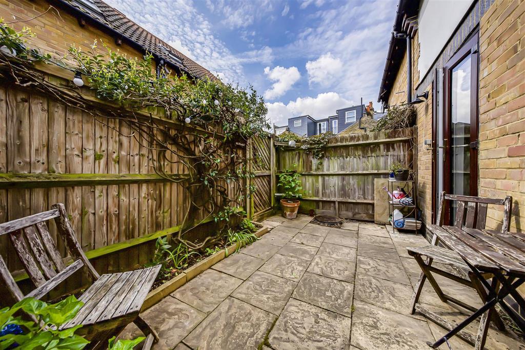 Colne Road, Twickenham 2 bed terraced house for sale £550,000