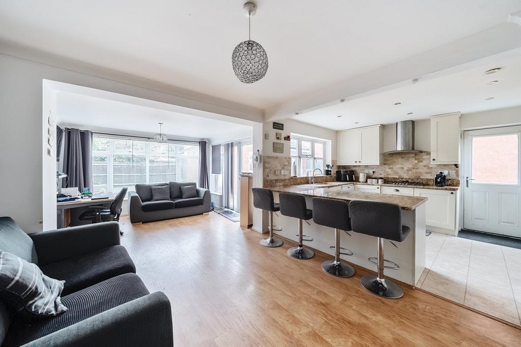 Canterbury Road, Flitwick, MK45 4 bed detached house for sale £525,000