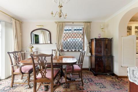 165 Francis Close, Epsom, KT19 0JT