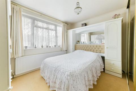 165 Francis Close, Epsom, KT19 0JT