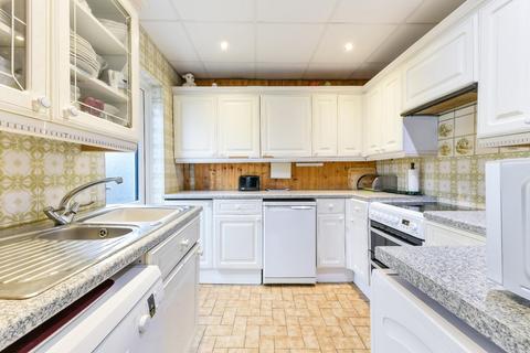 165 Francis Close, Epsom, KT19 0JT