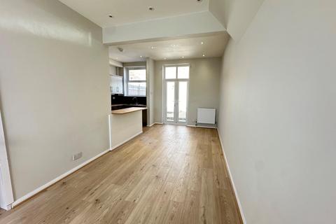 3 bedroom terraced house to rent, Robert Street, Northampton NN1
