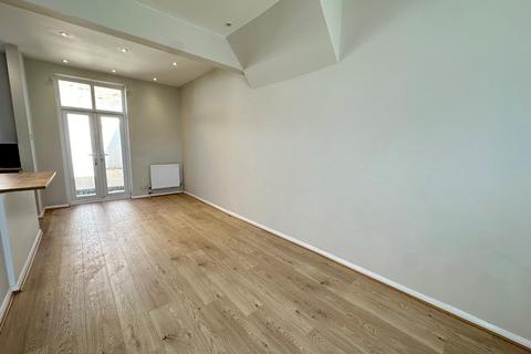 3 bedroom terraced house to rent, Robert Street, Northampton NN1