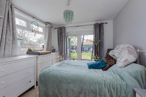 44 Barnfield, Slough, SL1 5JW