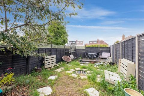 44 Barnfield, Slough, SL1 5JW