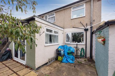 44 Barnfield, Slough, SL1 5JW