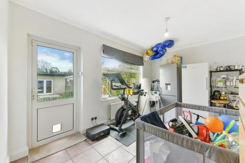 137 Ardrossan Gardens, Worcester Park, KT4 7AZ