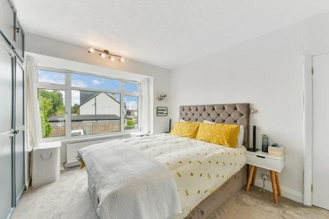 137 Ardrossan Gardens, Worcester Park, KT4 7AZ