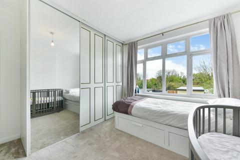 137 Ardrossan Gardens, Worcester Park, KT4 7AZ