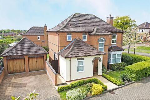 4 bedroom detached house for sale, Comfrey Close, Walnut Tree, Milton Keynes